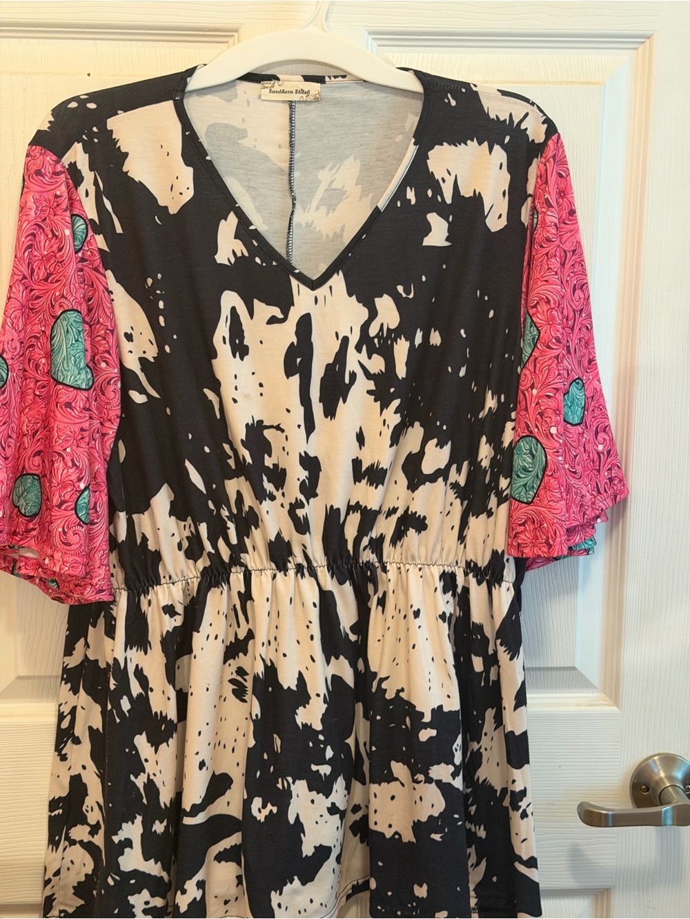 Southern Shik V-Neck Black & Pink Printed Women’s Top
